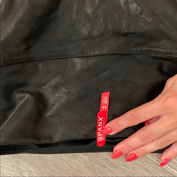 Spanx faux leather leggings size small petite short - Picture 3 of 5